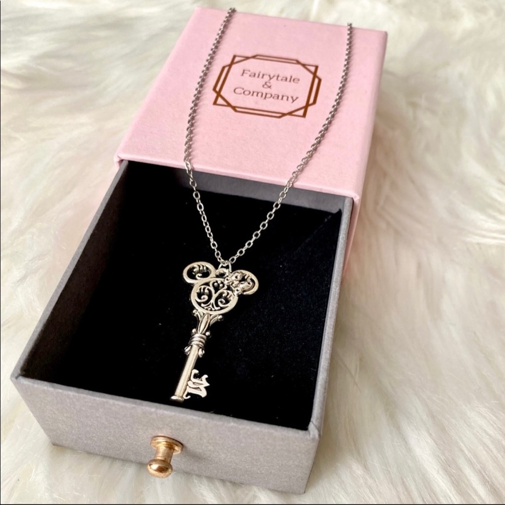 Silver Disney Minnie key necklace - Picture 2 of 5